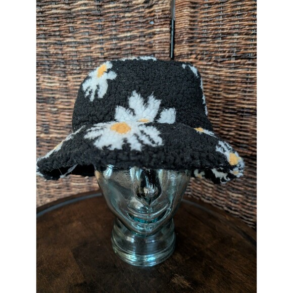 NWT Y2K Sherpa Fleece Daisy Bucket Hat Womens OS Floral 90s Fairy Grunge Hip Hop - Picture 2 of 9